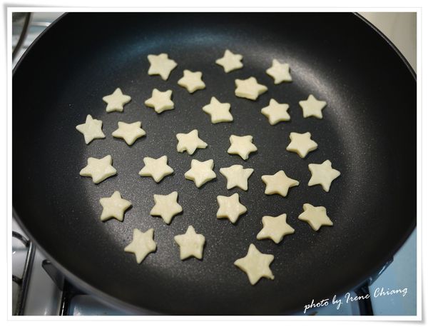 【小童秒殺食譜】平底鍋就能做出的多多星星餅乾