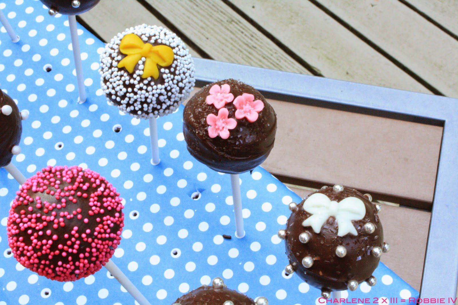 【甜點筆記】極簡易+超吸睛的美式派對點心--棒棒糖蛋糕！