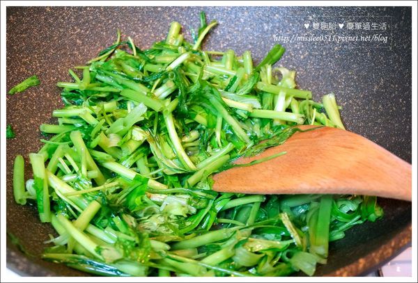 【愛的廚房】空心菜炒牛肉食譜。又一道超下飯料理！！