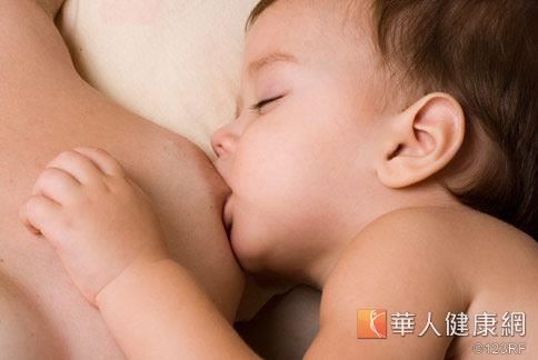 手擠尚青!擠乳器操作不當擠出「草莓奶」