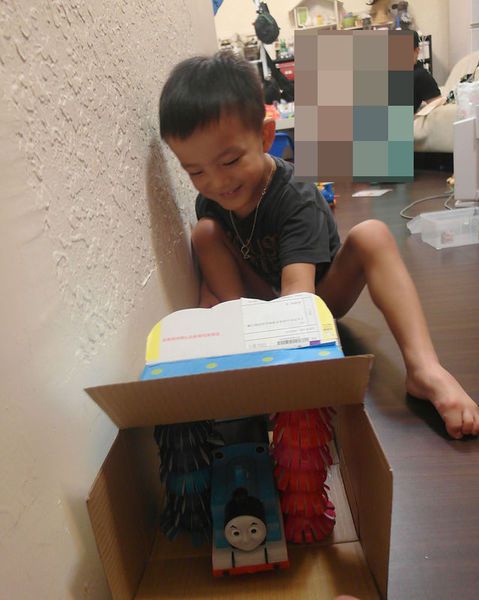 【DIY玩具】小紙箱變身洗車廠