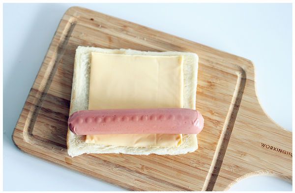 【食譜】甜鹹都好吃！吐司炸出熱狗新滋味