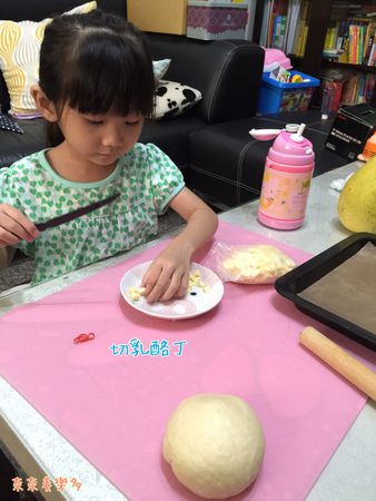 【烤箱食譜】歡度午茶時光的一口乳酪麵包