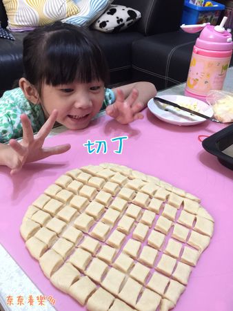 【烤箱食譜】歡度午茶時光的一口乳酪麵包