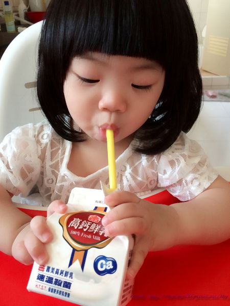 兩行為+六規矩，一歲寶寶也能獨立吃飯