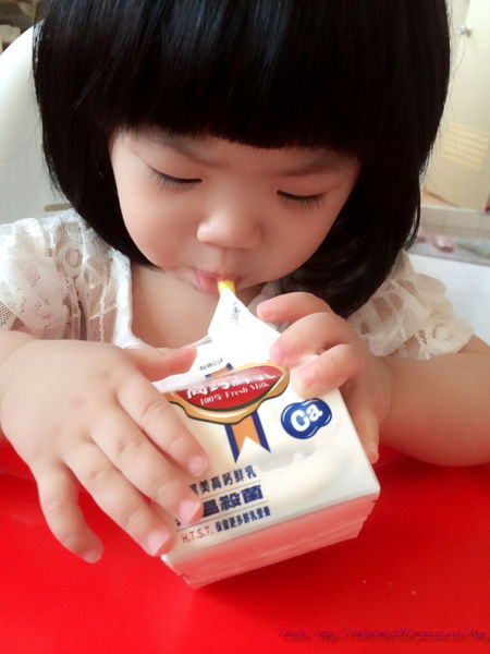 兩行為+六規矩，一歲寶寶也能獨立吃飯