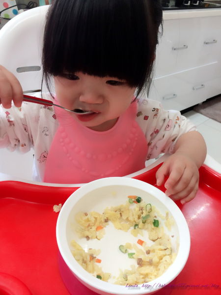 兩行為+六規矩，一歲寶寶也能獨立吃飯