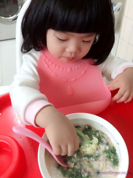 兩行為+六規矩，一歲寶寶也能獨立吃飯