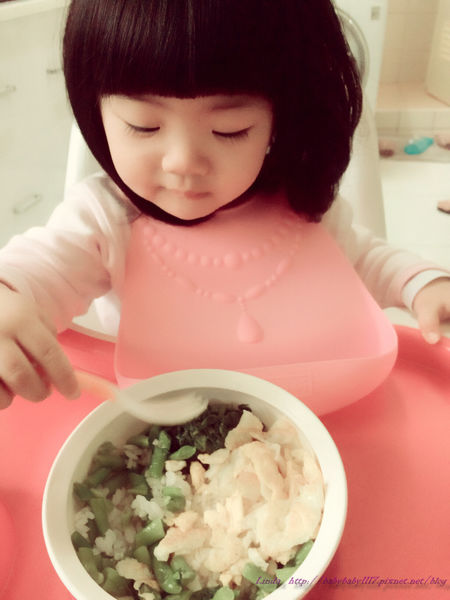 兩行為+六規矩，一歲寶寶也能獨立吃飯