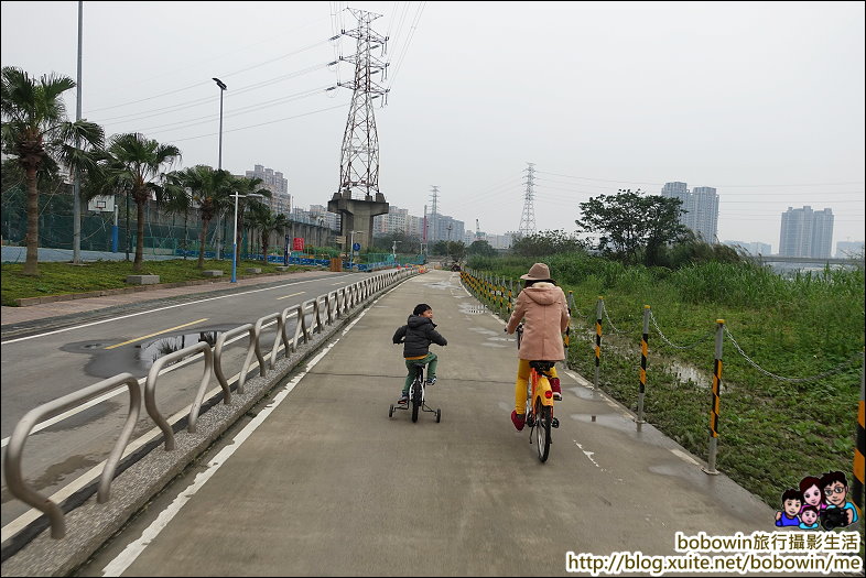 帶小孩騎腳踏車，逛免費3D侏儸紀恐龍公園