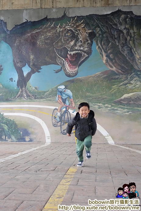 帶小孩騎腳踏車，逛免費3D侏儸紀恐龍公園