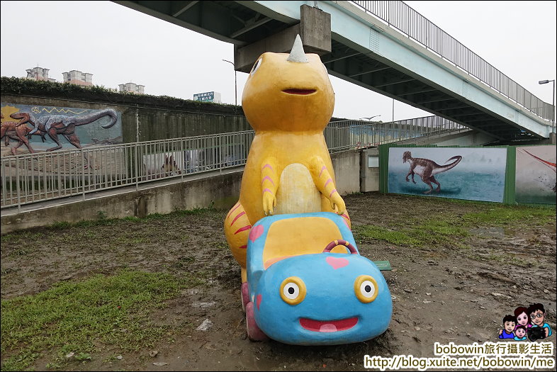 帶小孩騎腳踏車，逛免費3D侏儸紀恐龍公園