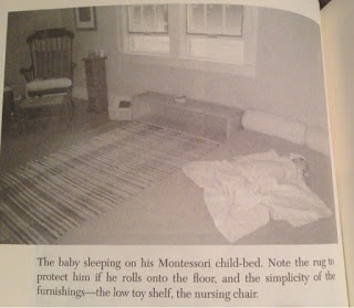 為什麼蒙式教育使用地板床，不用嬰兒床？