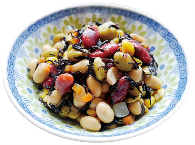 【食譜】捏一捏就完成！日式三角飯糰便當