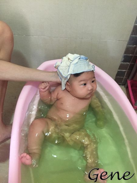 你怎麼幫小寶貝洗澡？