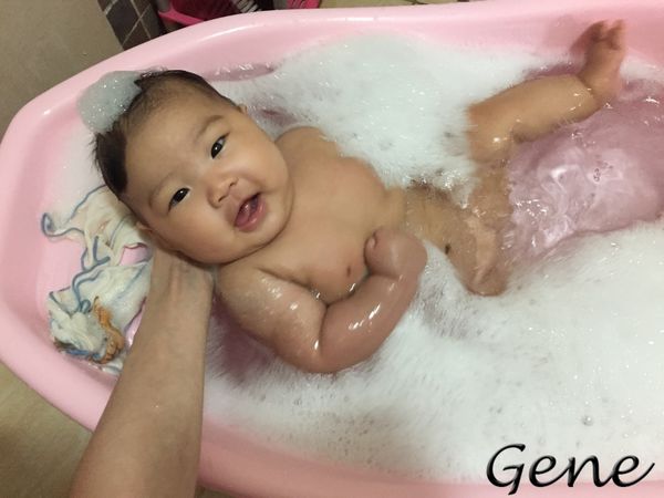 你怎麼幫小寶貝洗澡？