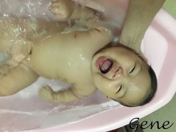 你怎麼幫小寶貝洗澡？