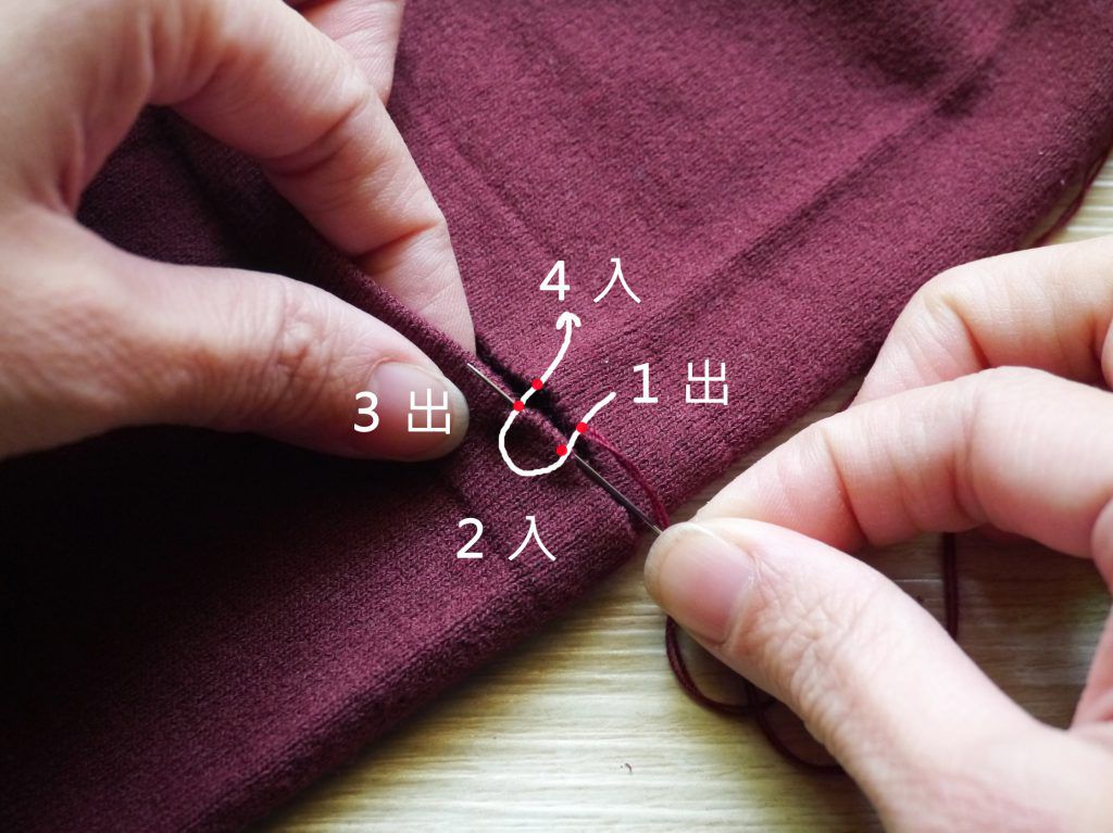用藏针缝把两条袖子的两端缝起来.