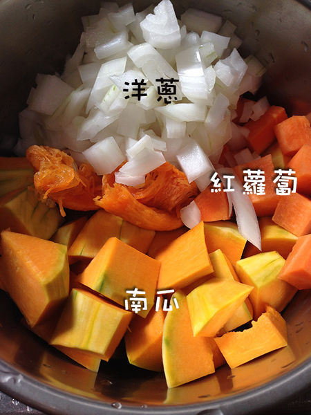 【副食品食譜】寶寶版南瓜濃湯+南瓜蒸蛋