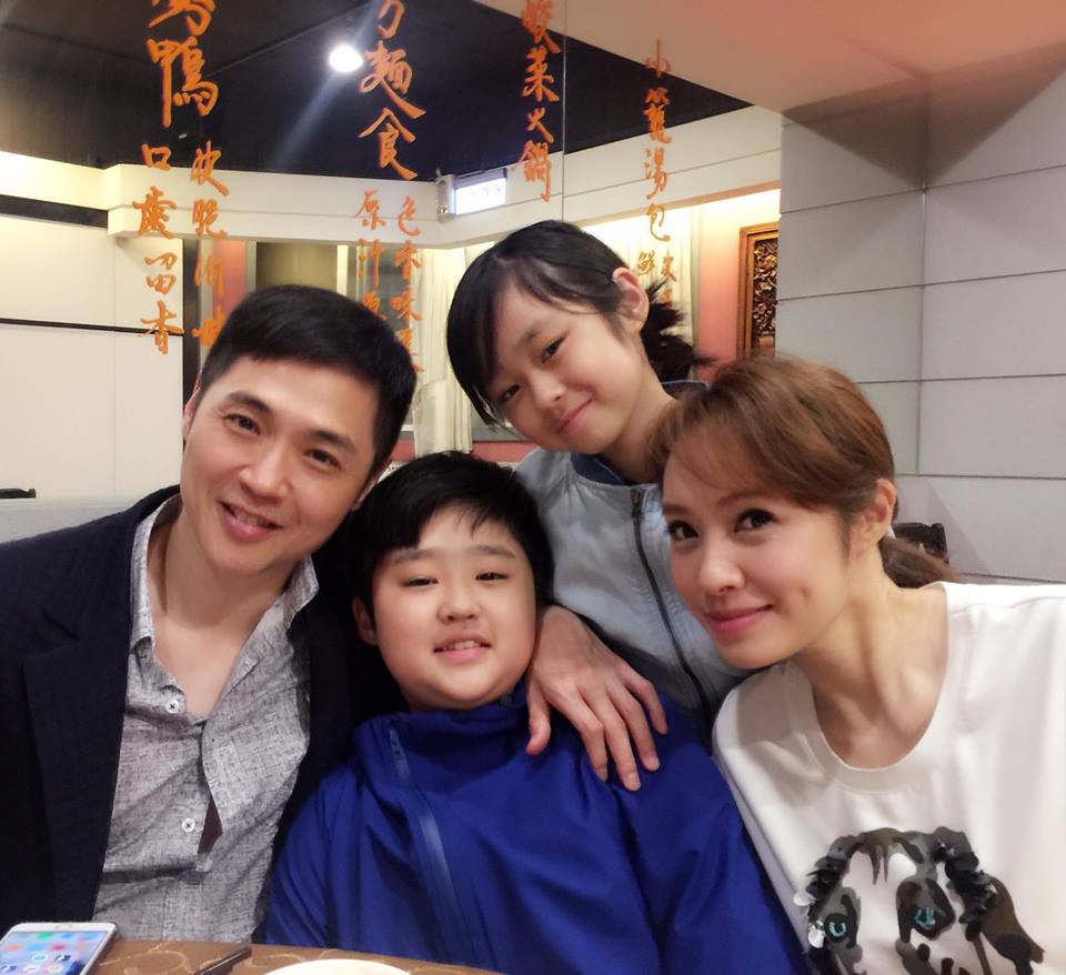二寶提前報到,關穎無奈笑:大寶開始吃醋發脾氣