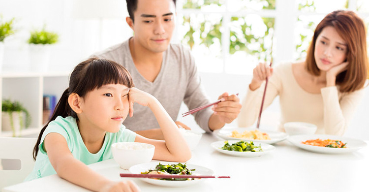 「小、巧、少」搞定挑食小孩，吃飯不再狂追猛塞