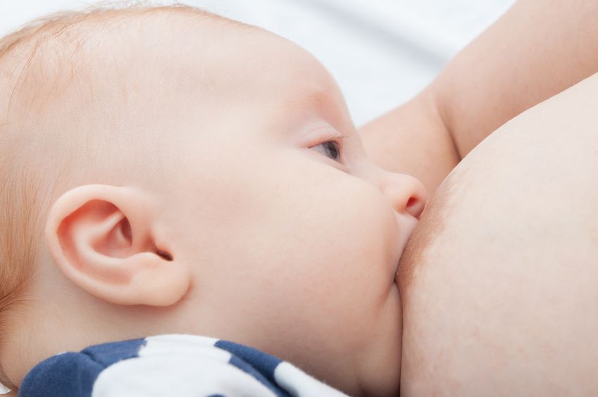 乳房硬得像鉛球！四招塞奶按摩解除乳腺硬塊危機
