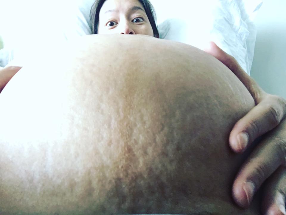 水中孕照美呆!Janet樂曬妊娠紋:我的榮譽徽章