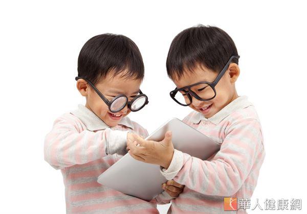 電子褓母問題多!三妙方別讓孩子沉迷網路