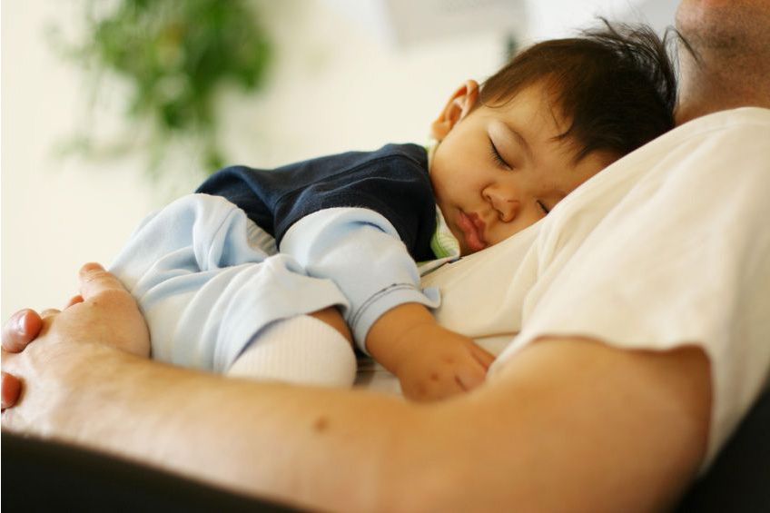 上小學前，父母小孩最好分房睡？