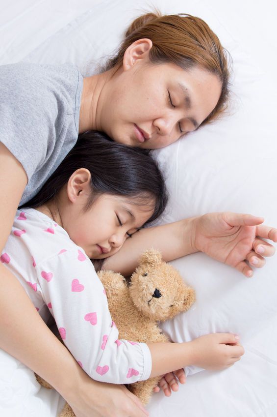 順其自然教養法，不強求小孩獨立分房睡
