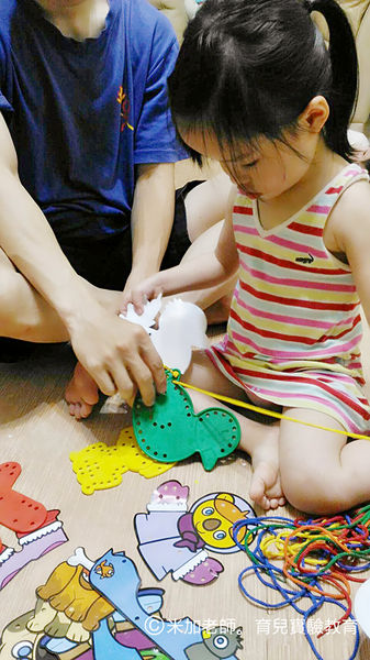 父母別瞎買浪費錢，分齡選玩具助幼兒發展