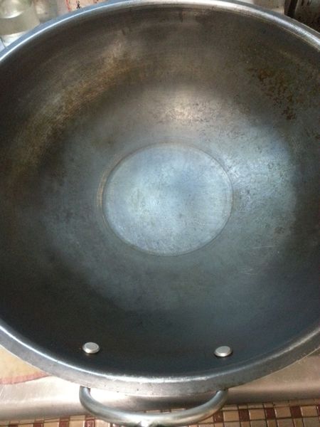 菜色決定工具，三大鐵鍋比誰油煙大？