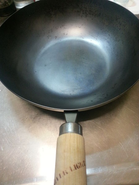 菜色決定工具，三大鐵鍋比誰油煙大？