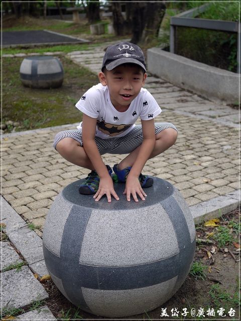 彰化-除役軍機轉換跑道,變身C-119軍機公園供人遊玩欣賞