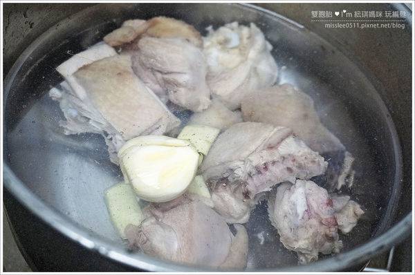 【電鍋食譜】增強抵抗力、預防感冒的「薑蒜雞湯」三種食材超簡單快速雞湯