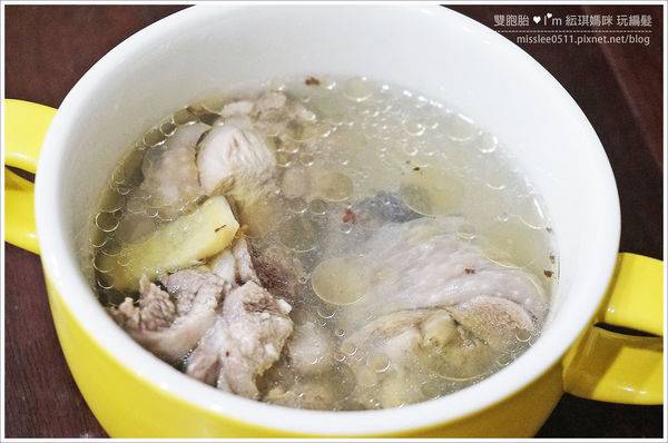 【電鍋食譜】增強抵抗力、預防感冒的「薑蒜雞湯」三種食材超簡單快速雞湯