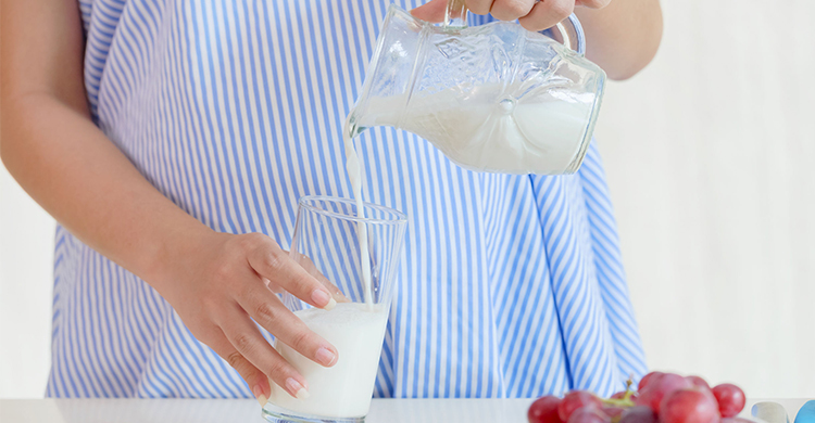 喝牛奶吃鈣片，孕媽咪這樣補鈣正確嗎？