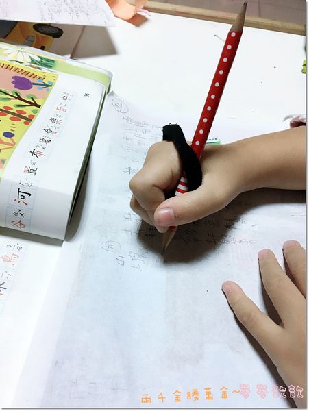 握筆器,矯正器,寫字,橡皮筋,握筆姿勢,正確握筆姿勢