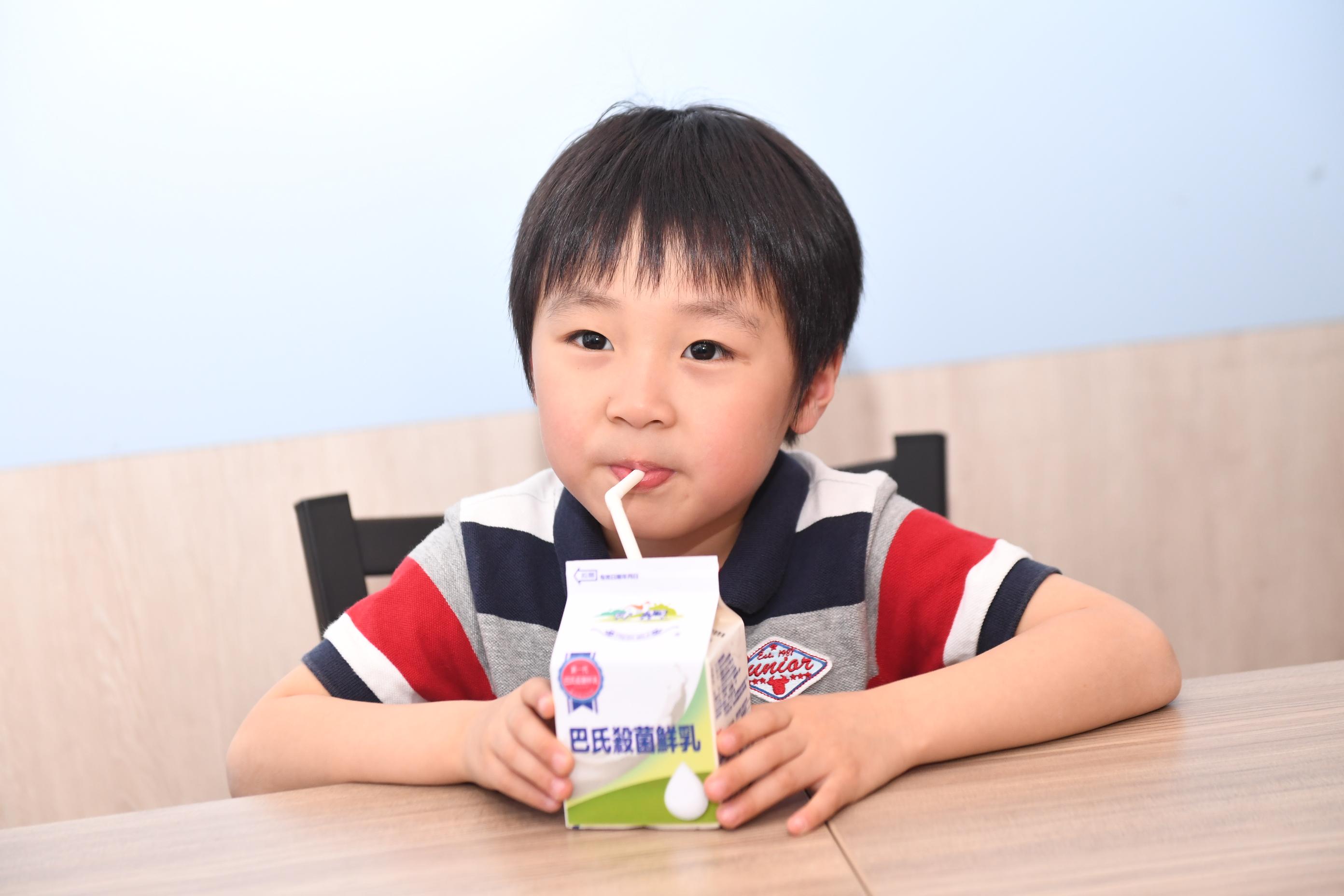 孩子鮮乳喝對了嗎？營養師教你分辨鮮乳營養！