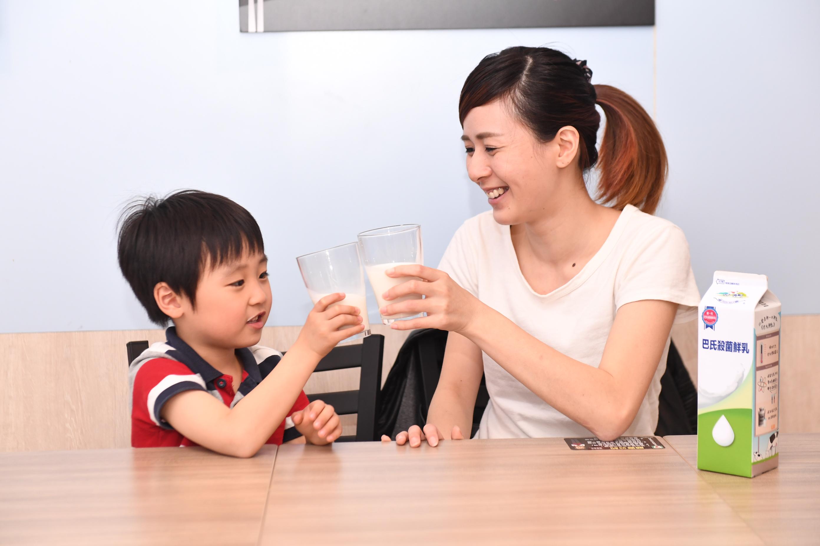 孩子鮮乳喝對了嗎？營養師教你分辨鮮乳營養！
