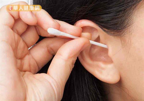 還在用棉花棒挖耳屎?3錦囊防耳垢越挖越多