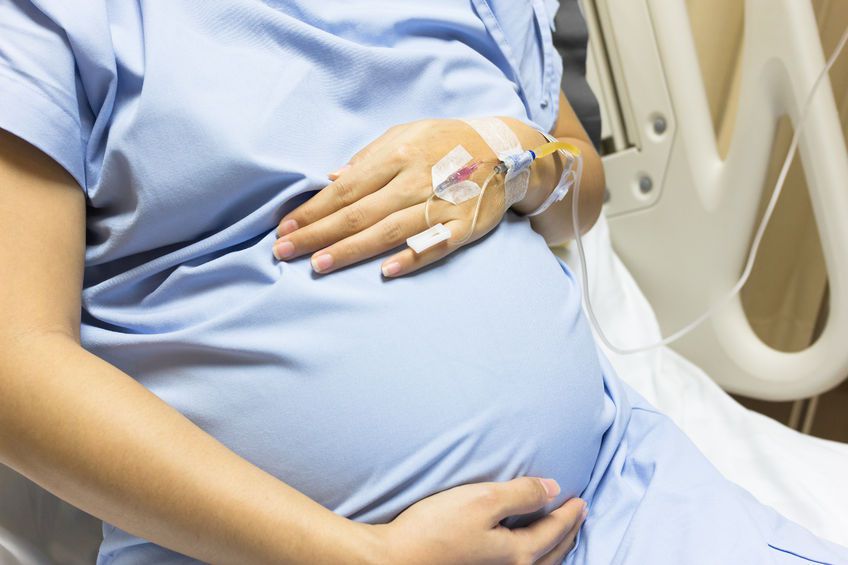 厭世阿婆狂酸孕婦小孩大了還生，女兒安慰暖炸
