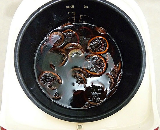 當冰糖遇上新鮮檸檬，潤肺養顏冰糖檸檬膏！
