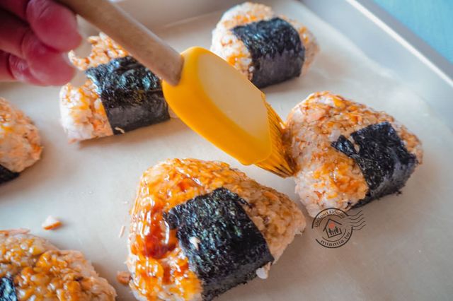 零失敗食譜 野餐必備【日式鮭魚三角飯糰】