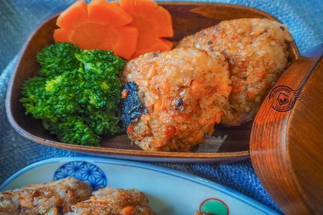 零失敗食譜 野餐必備【日式鮭魚三角飯糰】