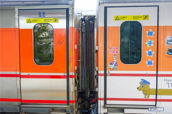 台鐵親子車廂｜親子限定，免收推車、座位寬敞、親子互動區，友善親子列車不怕搭大眾運輸吵到別人！