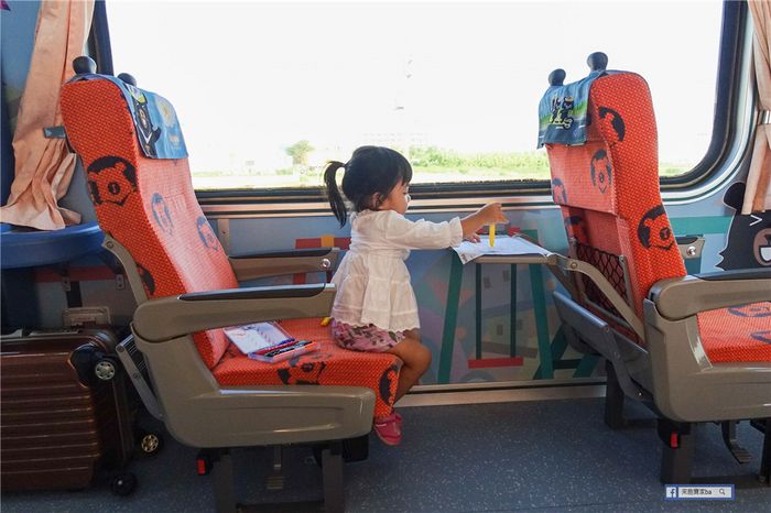 台鐵親子車廂｜親子限定，免收推車、座位寬敞、親子互動區，友善親子列車不怕搭大眾運輸吵到別人！