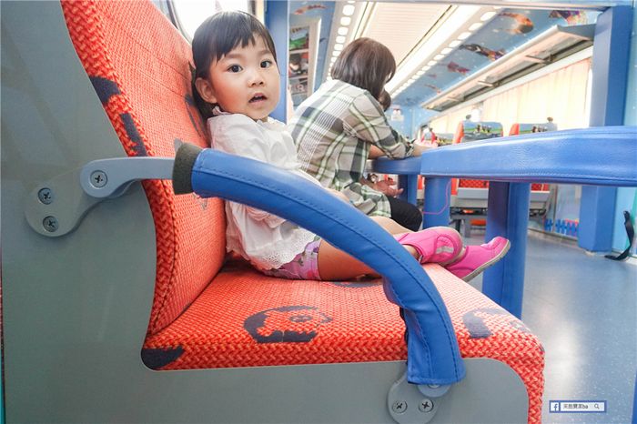 台鐵親子車廂｜親子限定，免收推車、座位寬敞、親子互動區，友善親子列車不怕搭大眾運輸吵到別人！