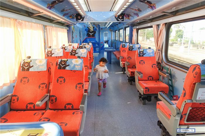 台鐵親子車廂｜親子限定，免收推車、座位寬敞、親子互動區，友善親子列車不怕搭大眾運輸吵到別人！