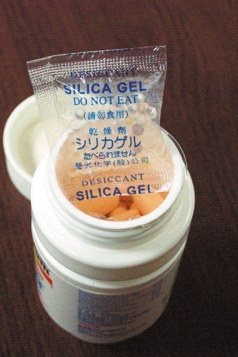 乾燥劑,誤食,催吐,洗胃,生石灰,矽膠,中毒